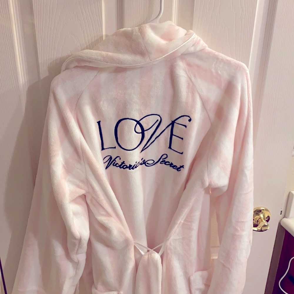 NWT Victoria’s Secret Light Pink Striped Robe
